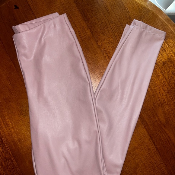 Women’s riding pants  on faux leather by Express in a size XS in the color blush - Picture 3 of 5